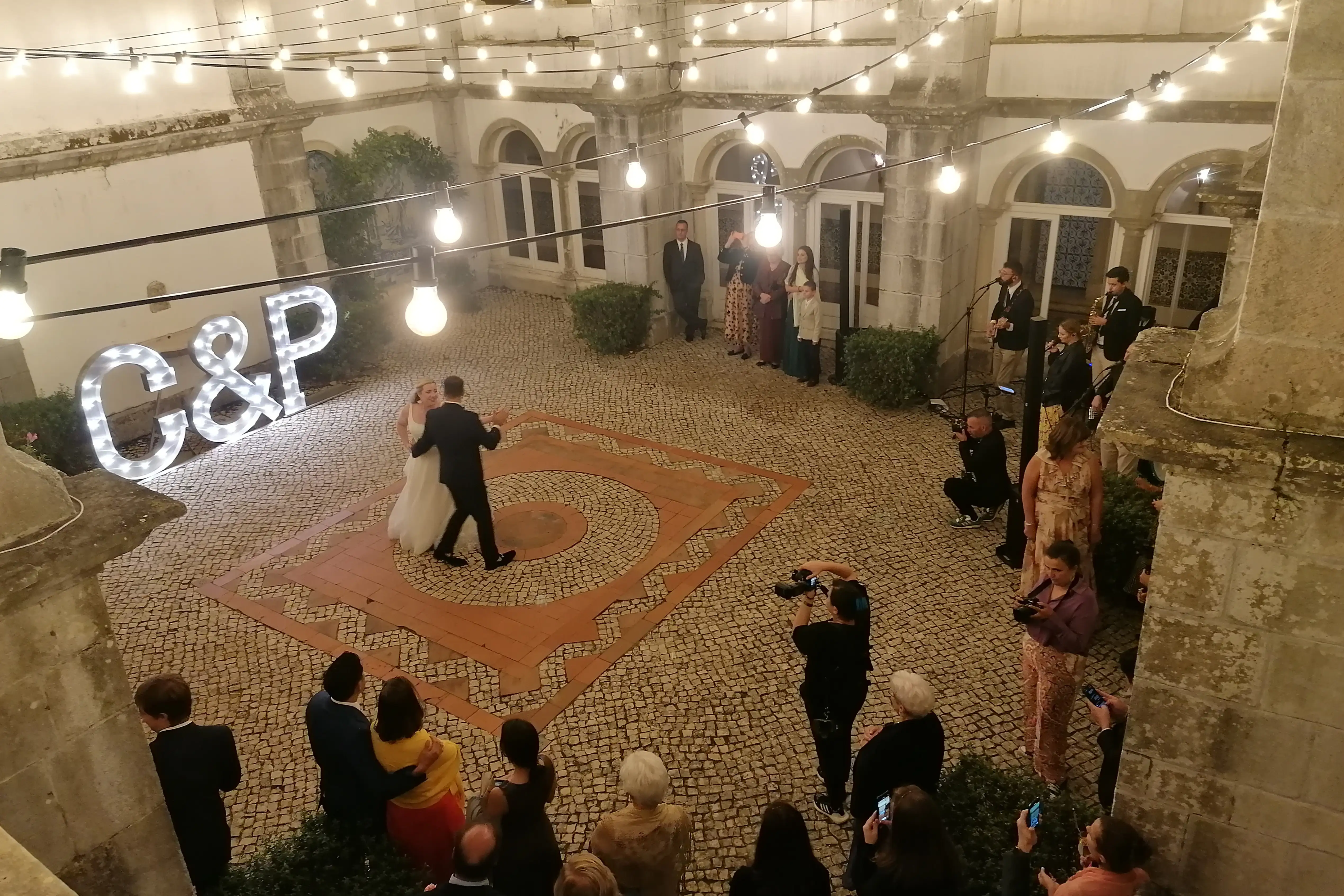 letras iluminadas